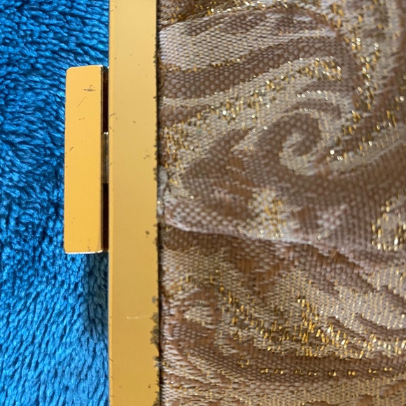 Express Vintage Gold Patterned Clutch - Picture 3 of 6